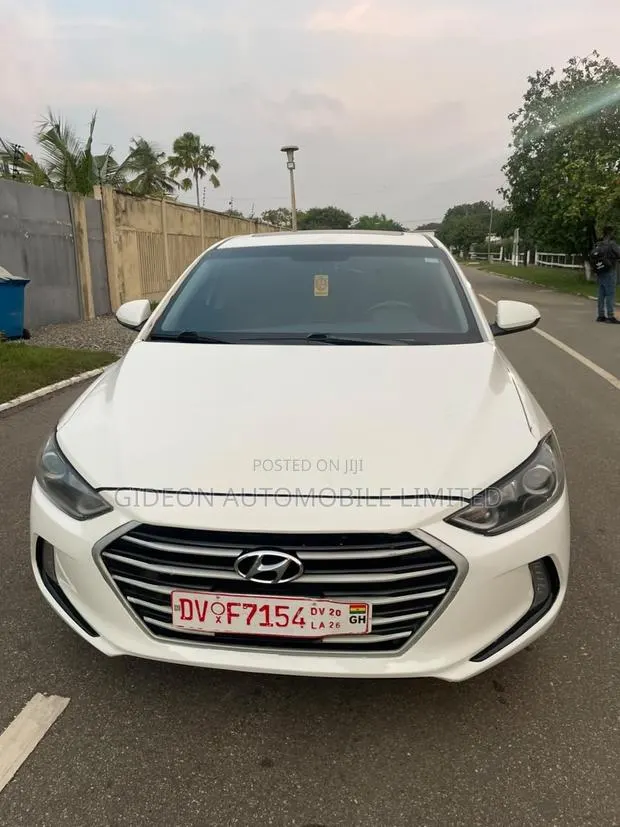 Hyundai Elantra Limited 2018 White · Photo 1