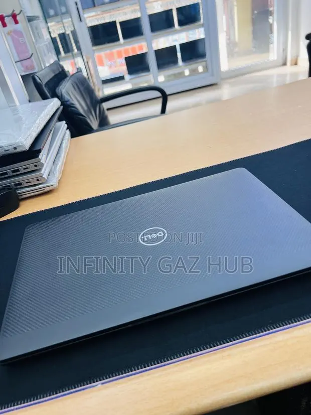 Laptop Dell Latitude 7310 16GB Intel Core i5 SSHD (Hybrid) 256GB · Photo 1