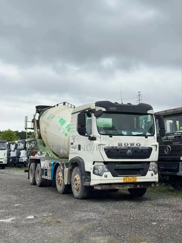 Sinotruk Howo Concrete Mixer Truck · Photo 1