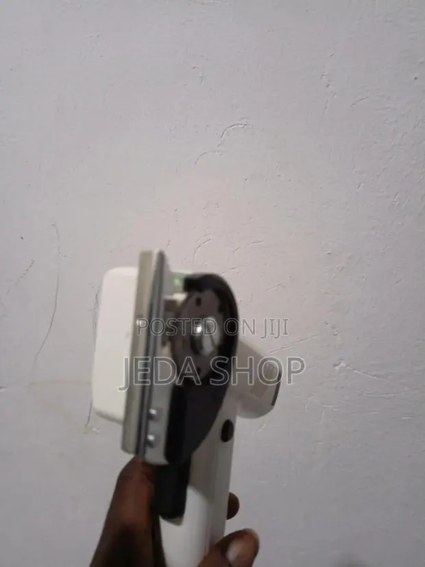 Electric Rotary Fabric Cutter · Photo 4