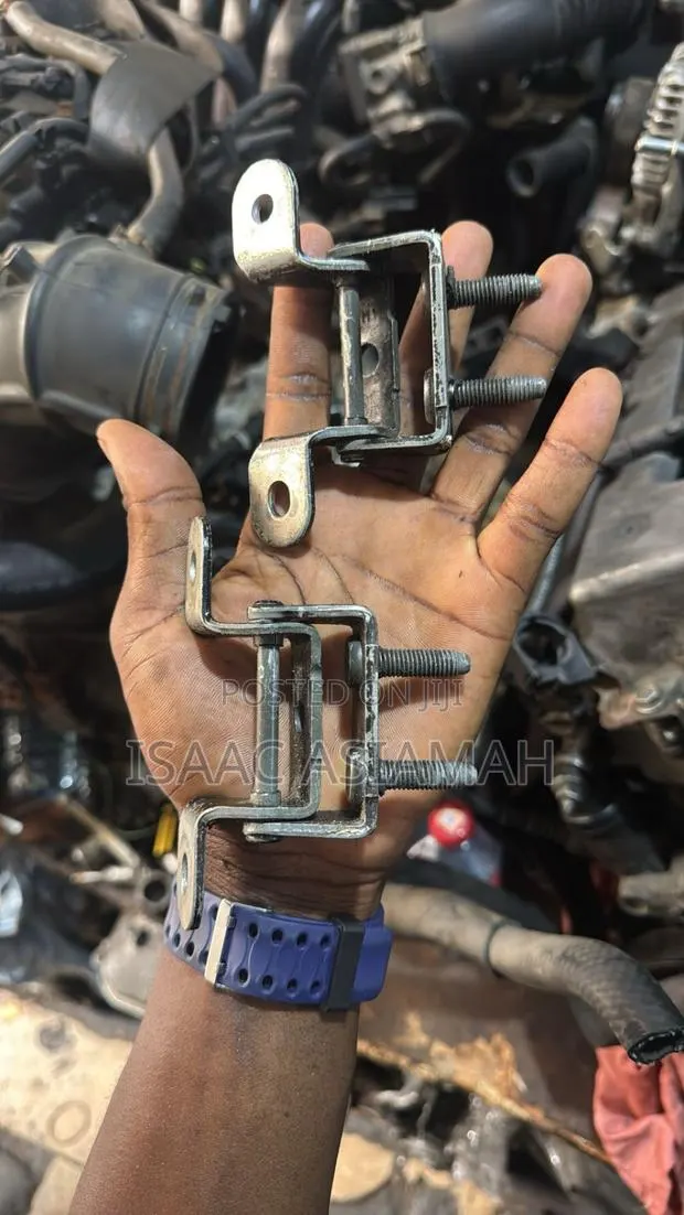 Honda HRV 2022,2023,2024 Boot Hinge / Inches · Photo 1