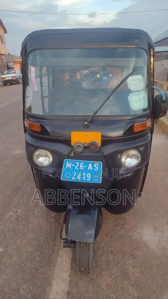 Bajaj RE 2026 Black · Photo 1
