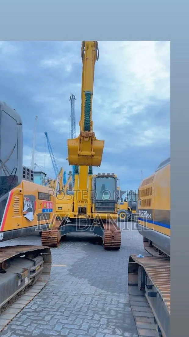 KOMATSU Machine Available (Ghana Used) · Photo 1