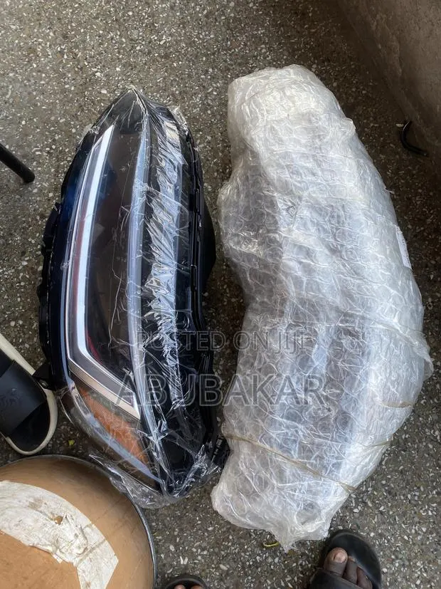 Honda HRV 2022 Headlight Pair Available · Photo 1