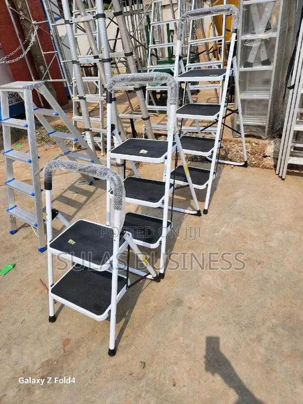 4 Step Ladder · Photo 1