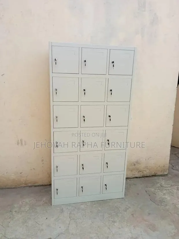 18 Doors Metal Credenza · Photo 1