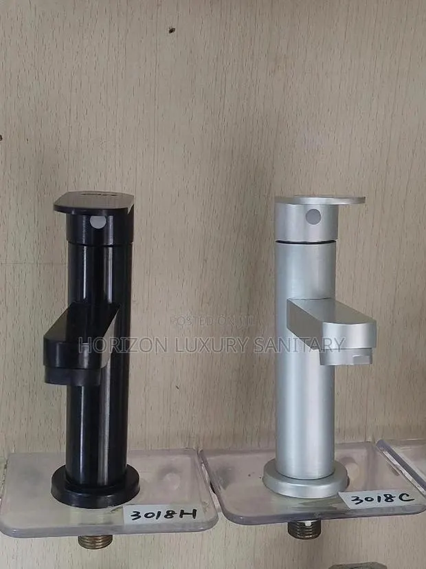 Modern Washbasin Single Handle Basin Tap · Photo 1
