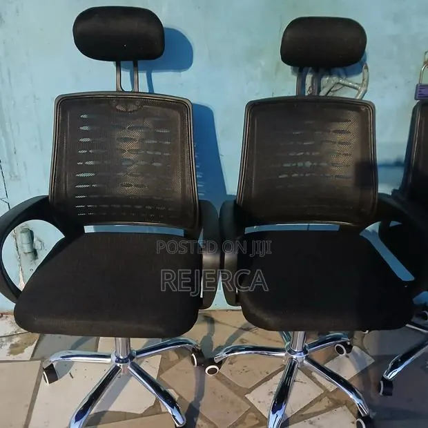 Adjustable Swivel Chair · Photo 1