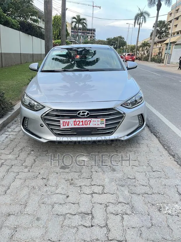 Hyundai Elantra Limited Sedan FWD (2.0L 4cyl 6A) 2017 Silver · Photo 1