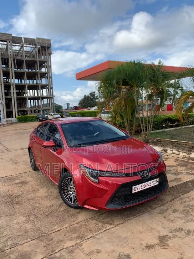 Toyota Corolla LE 2021 Red · Photo 1