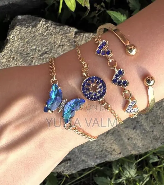 Necklaces And Bracelets For Sale · Photo 1