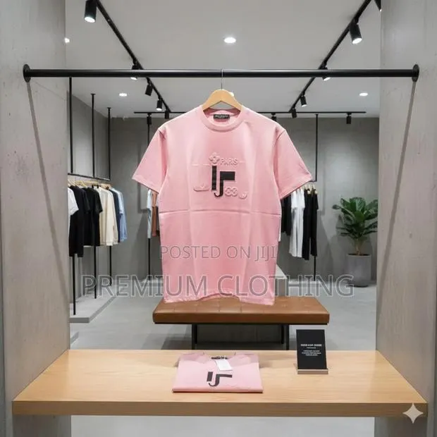 Men Round Neck · Photo 1
