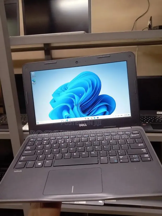 Laptop Dell Latitude 3180 4GB Intel Pentium SSD 128GB · Photo 1