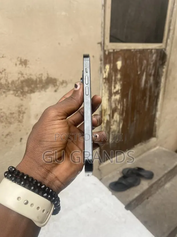 Apple iPhone 14 Pro 256 GB Gray · Photo 1