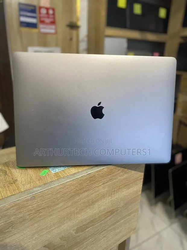 Laptop Apple MacBook Pro 2019 32GB Intel Core i7 SSD 1T · Photo 1