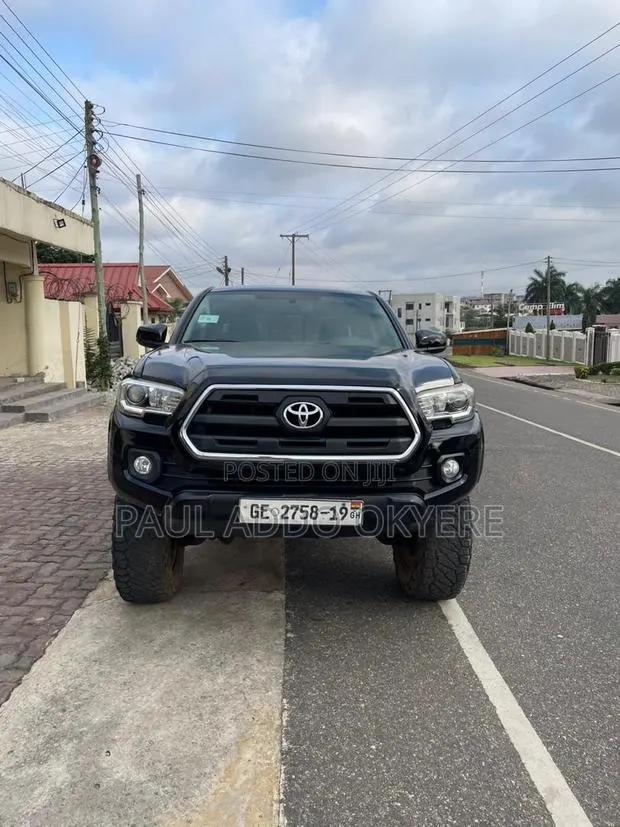 Toyota Tacoma 2017 Black · Photo 1