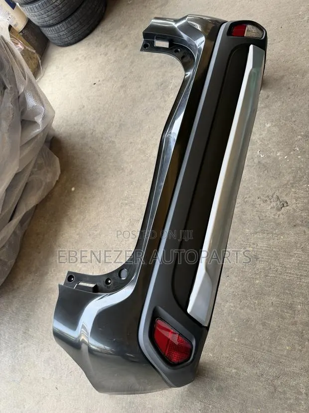 Mitsubishi Outlander Back Bumper Complete 2016 2017 2018 2019 · Photo 1
