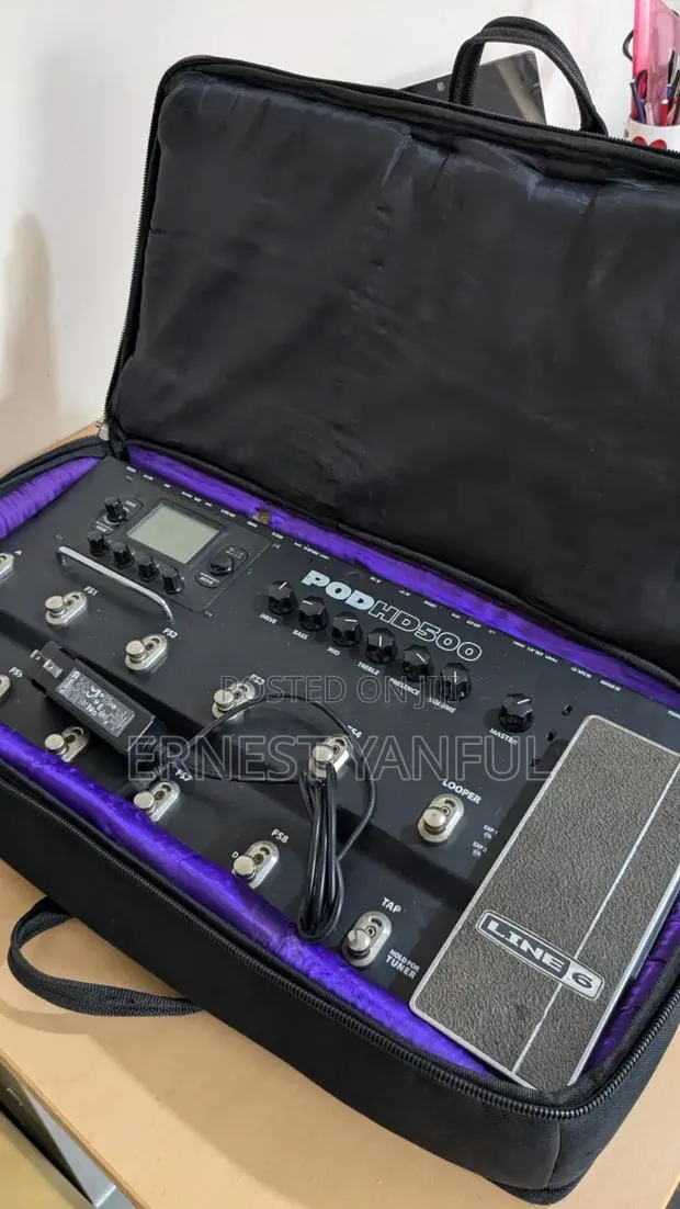 Line 6 POD HD500 Multi Effect Pedal With Adapter & Padded Bag · Photo 1