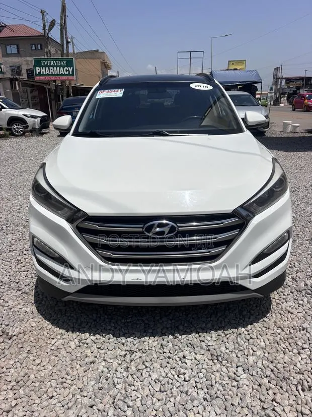 Hyundai Tucson 2018 White · Photo 1