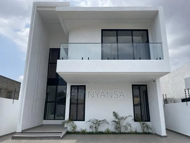 4bdrm Duplex in Lakeside Estate for sale · Photo 1