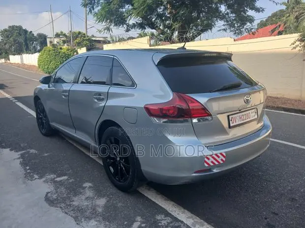 Toyota Venza XLE 4dr Wagon (2.7L 4cyl 6A) 2015 Silver · Photo 1