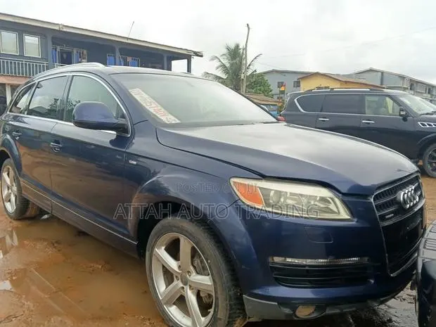 Audi Q7 2010 Black · Photo 1