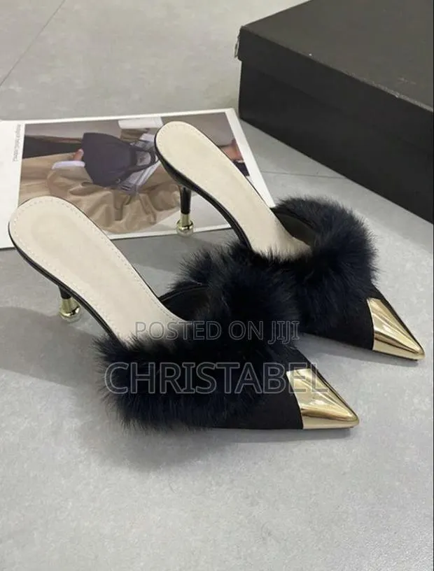 Ladies Black Pointed Toe Fur Mules Shoes · Photo 1