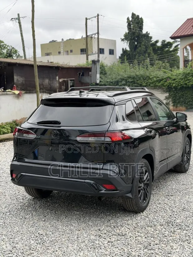 Toyota Corolla Cross XLE 4WD 2024 Black · Photo 1