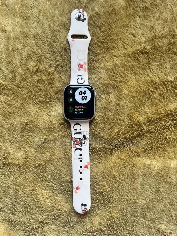 Apple Watch S4 44mm · Photo 1