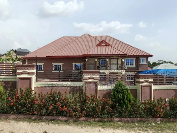 8bdrm House in Atimatim Adubinso., Kumasi Metropolitan for sale · Photo 1