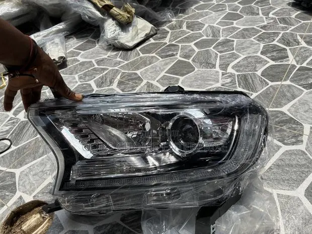 Headlight Ford Ranger 2020-2021-2022 · Photo 1