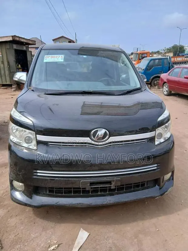 Toyota Voxy Trans-X 2WD 5-Seater 2013 Black