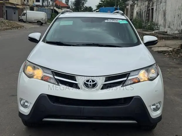 Toyota RAV4 XLE AWD (2.5L 4cyl 6A) 2013 Off white · Photo 1