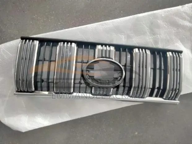 Toyota Land Cruiser Prado 2018 Front Grill · Photo 1