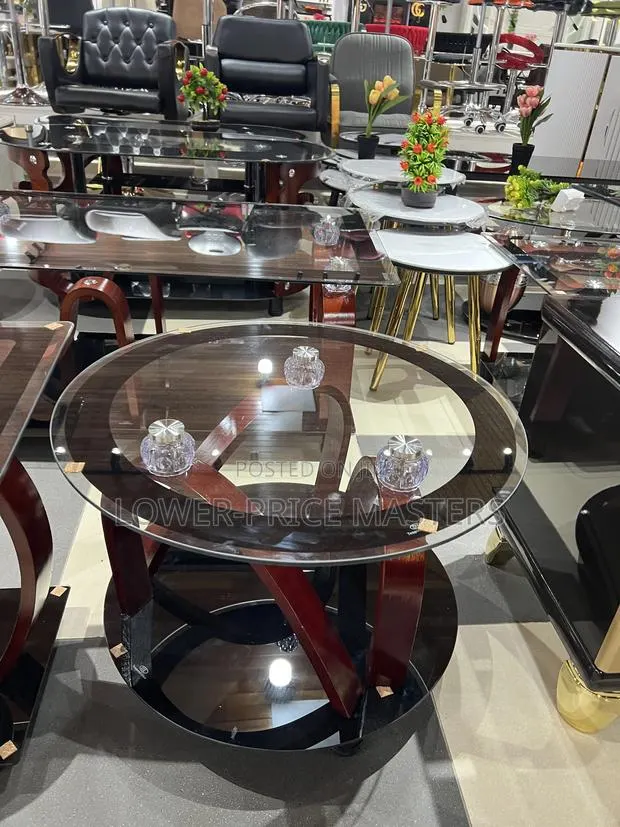 Oval Glass Center Table · Photo 1