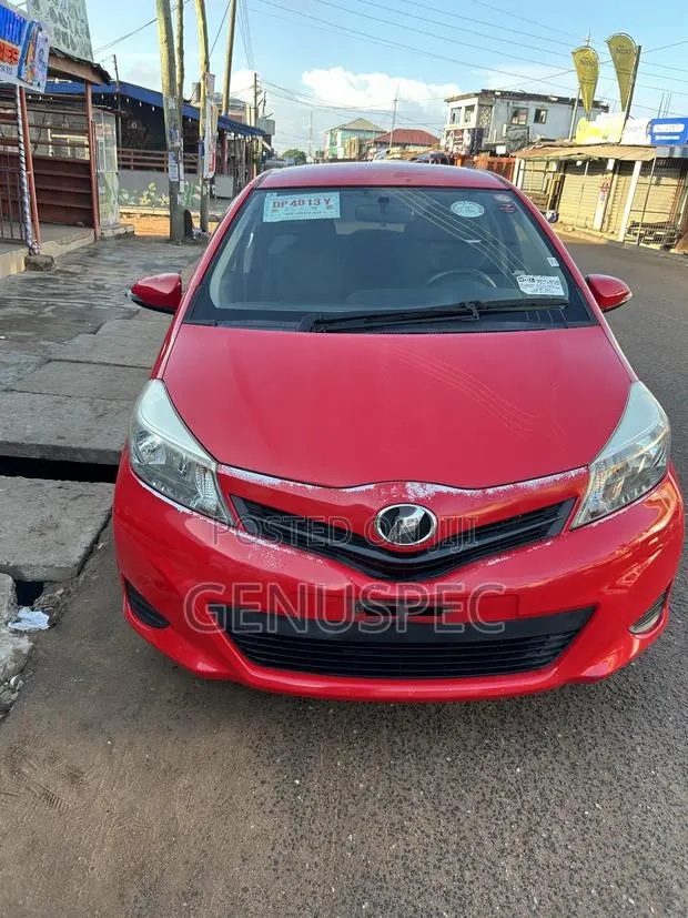 Toyota Vitz 1.3 AWD 3dr 2014 Red · Photo 1