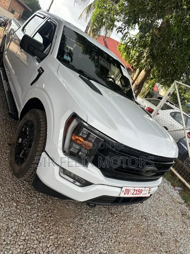 Ford F-150 XLT 2023 White · Photo 1