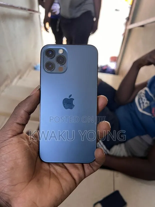 Apple iPhone 12 Pro 128 GB Blue · Photo 1