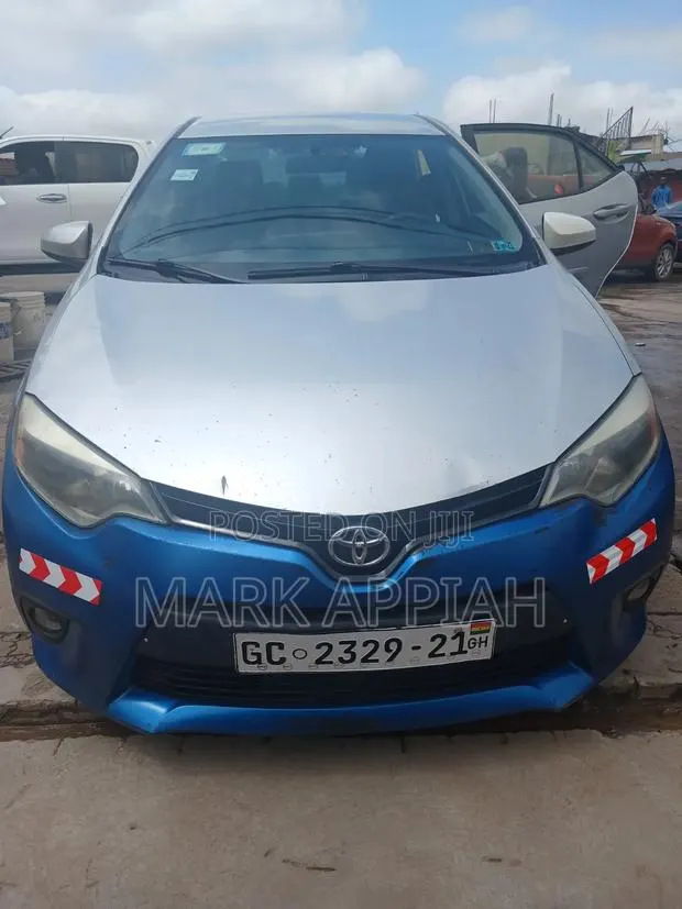 Toyota Corolla L 4dr Sedan (1.8L 4cyl 4A) 2015 Silver · Photo 1