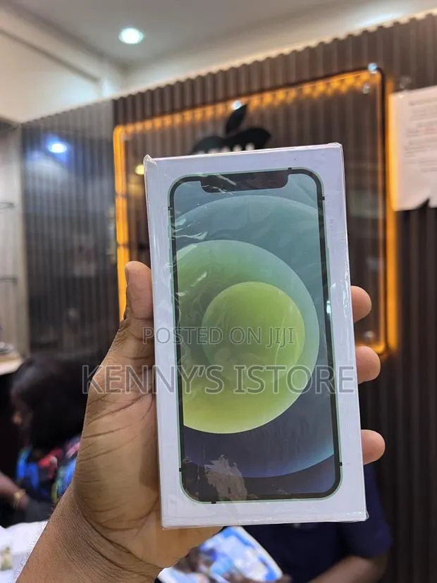 New Apple iPhone 12 128 GB Green · Photo 3
