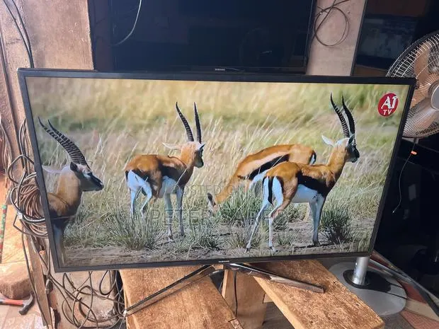 40 Inch Smart Samsung TV · Photo 1