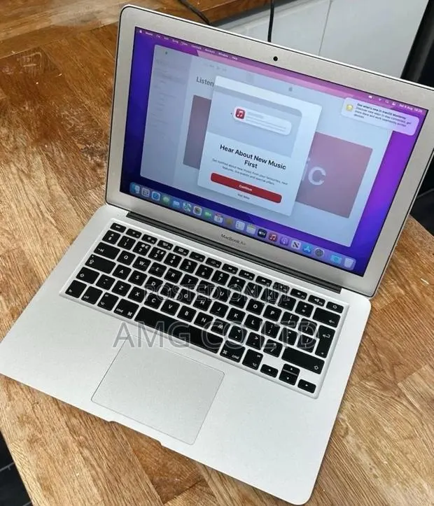 Laptop Apple MacBook Air 2017 8GB Intel Core I5 SSD 256GB · Photo 1