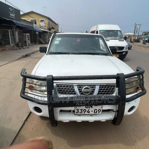 Nissan Hardbody 2003 White