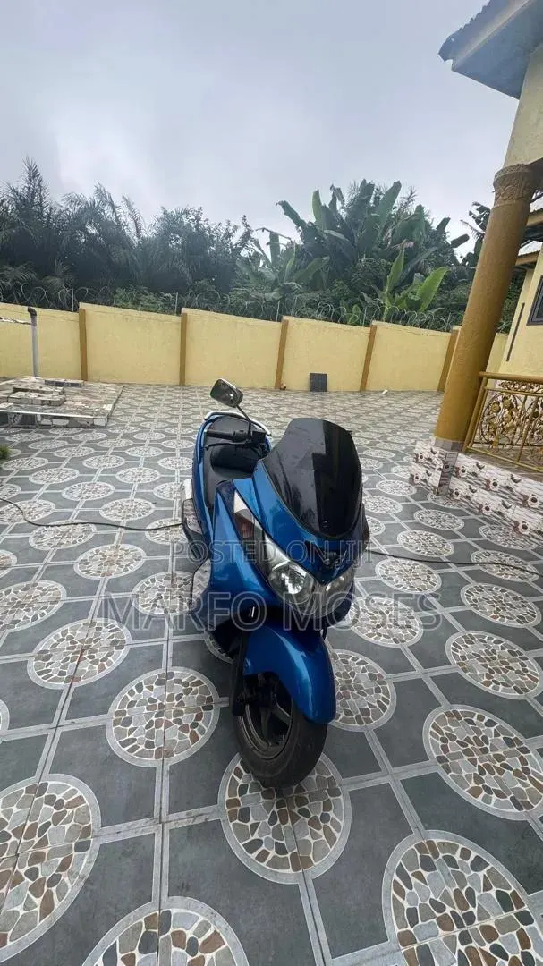Suzuki 2020 Blue · Photo 1