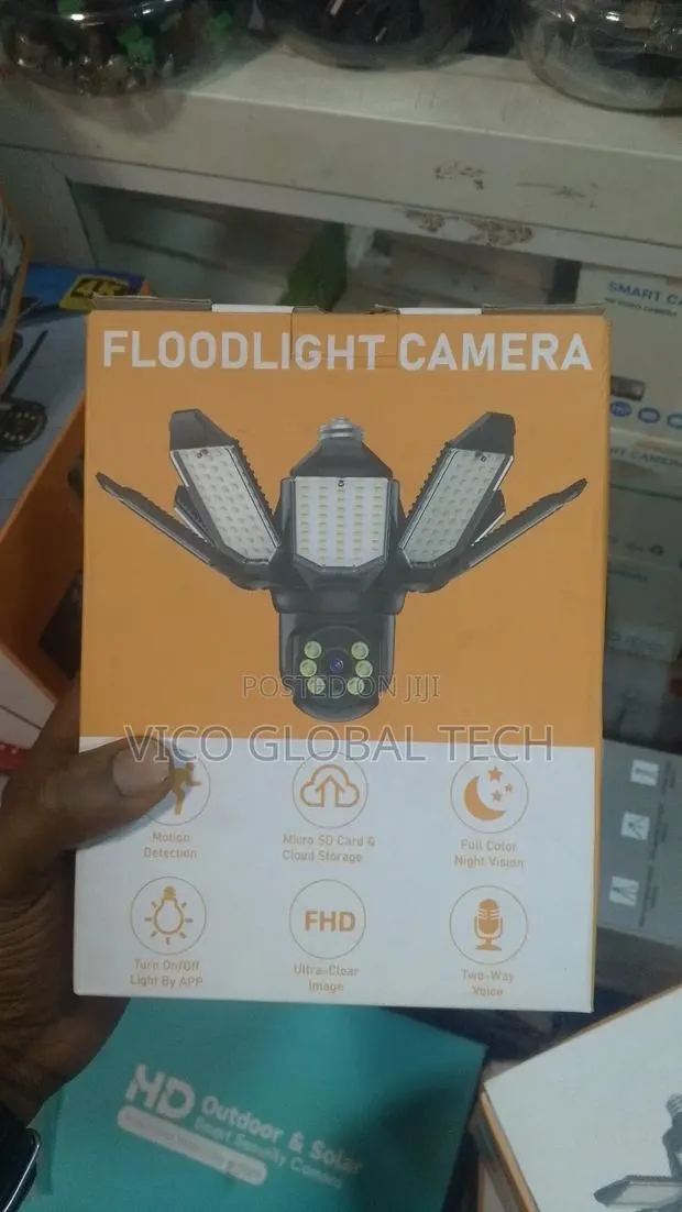 Floodlight Camera · Photo 1