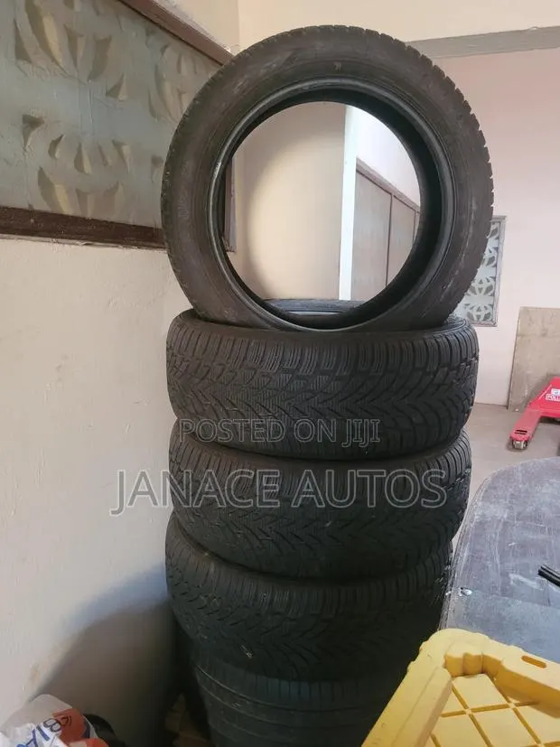 4x Nokian WR SUV 4 All-Weather Tyres · Photo 1