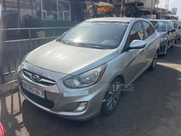 Hyundai Accent SE Sedan 2016 Silver · Photo 1