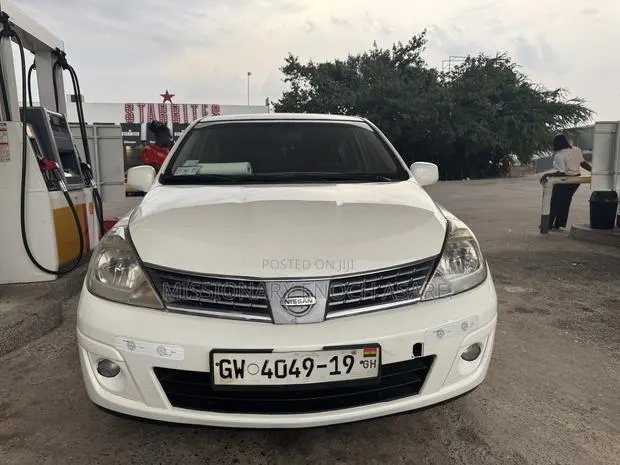 Nissan Versa 2008 White · Photo 1