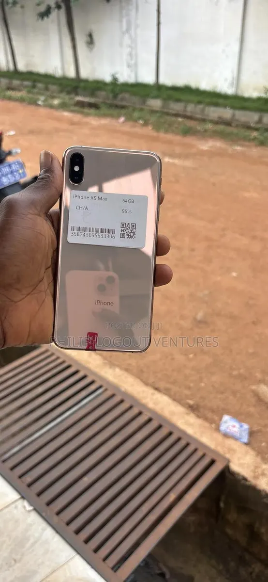 Apple iPhone XS Max 64 GB Bronze · Photo 1