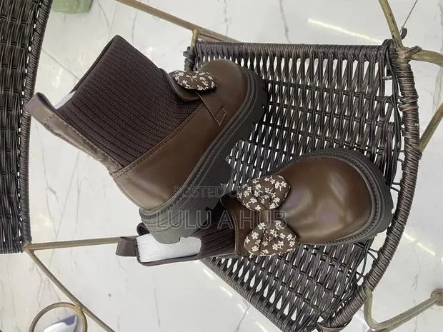 Kids Boot Shoes · Photo 2